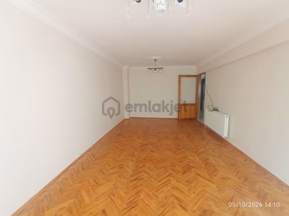 Ersü'den Otoparklı Asansörlü Doğalgazlı Kilerli Güvenlik Kameralı Kapalı Mutfaklı Geniş 3+1 Daire 2