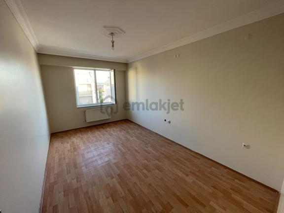 Kiralık 125 M2 Cadde Üstü Balkonlu 2+1 2