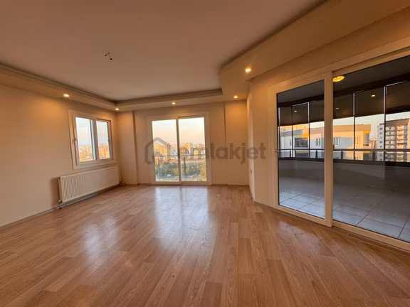 Remax Palm'den Fuat Morelde Ekinoks Sitesinde 3+1 Kiralık 2