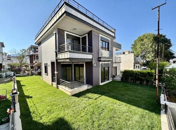 Ay Emlak'tan Güre'de Denize Sadece 50 Mt Deniz Manzaralı Geniş Bahçeli Satılık 3+1 Müstakil Villa 2