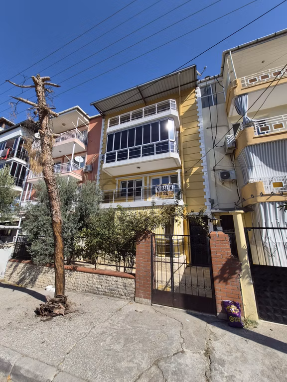Bornova İnönü Mahallesi 3+1 Geniş Balkonlu Doğalgazlı Kiralık Daire 1