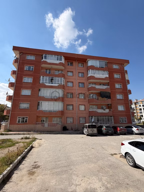 Karatay Hacıveyiszade'de Tramvay Hattı Üzerinde Satılık 3+1 Daire 2
