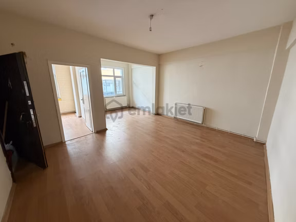 Şemsipaşada 2+1 | 90 M² Net | 2 Balkon | 1.kat | Kat Mülkiyetli 2