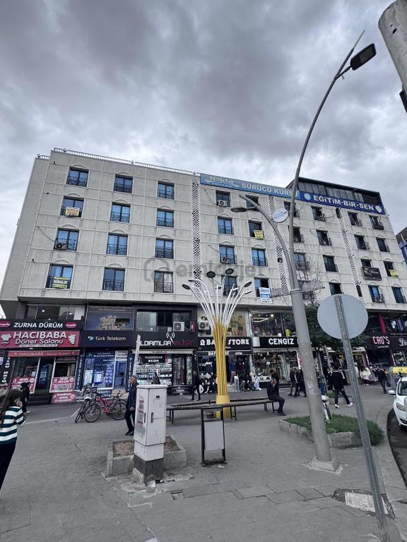 Şehrin Merkezinde Köşe Cephe Satılık Eşyalı 2+0 Ofis 1