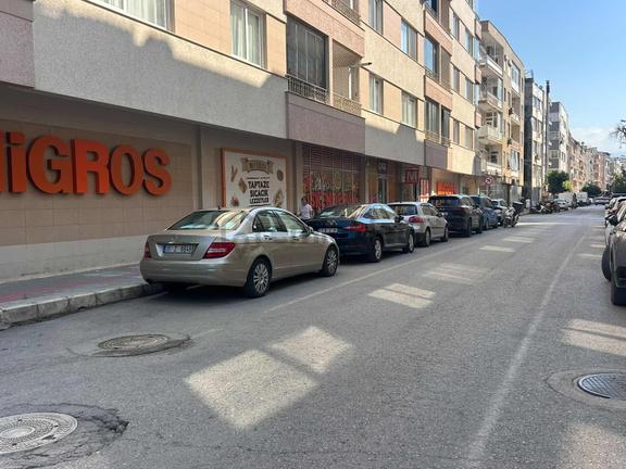 İskenderun'da Sahile Yürüme Mesafesinde Ekstralı Satılık Dükkan 1