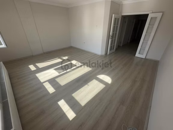 Kılıçsoy'dan Tepebaşı Göbeğe Yakın Merkezi Lokasyon Ara Kat 3+1 1