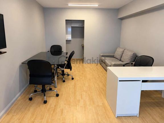 Yedpa Ticaret Merkezinde Mobilyalı Satılık Büro 2