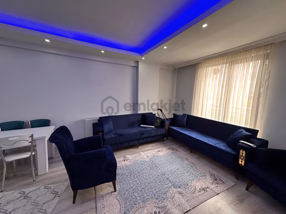 İks Emlaktan Kiralık Eşyalı 2+1 Daire Cadde Üzeri 1