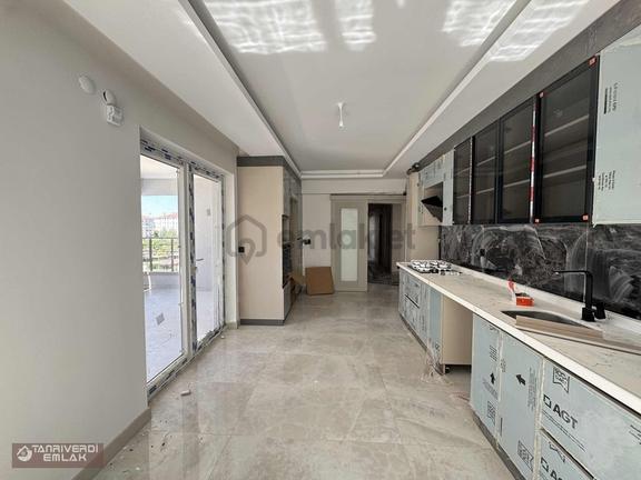 Tanrıverdı'den Kiralık Atatürk Mah Site İçerisi Lüks 4+1 Daire 2