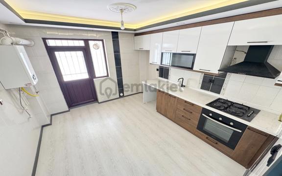 Mevlana Kültür Merkezi Arkası Giriş Kat Full-full Yapılı 3+1 1