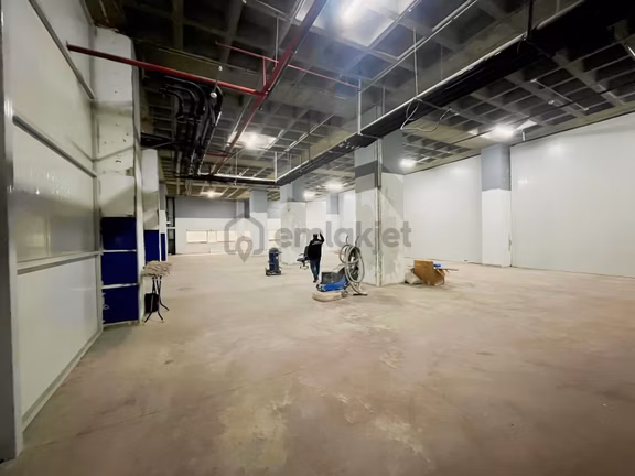 Deposite Outlet Mall'de 596 M² Depo/hafif İmalathane +kdv'li 2