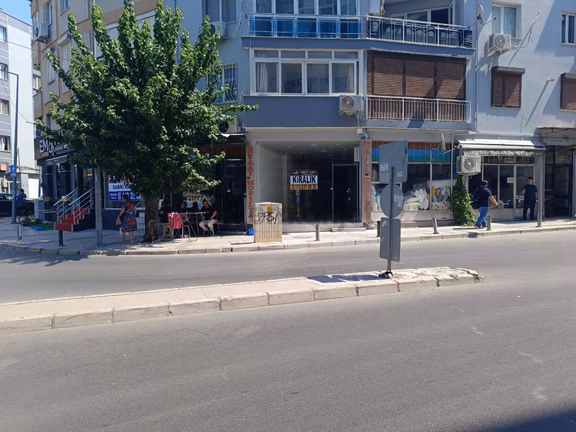 Bornova Meydan, Kaymakamlık Yakını, Cadde Üstünde Kiralık Dükkan 2