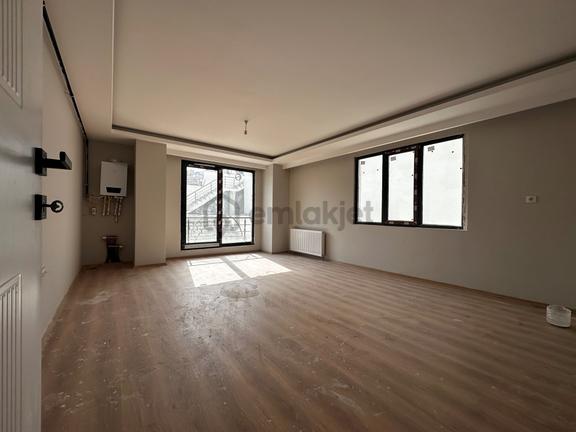 Büyükçekmece Fatih Mahallesi Site İçinde Bahçe Katı Satılık 2+1 2