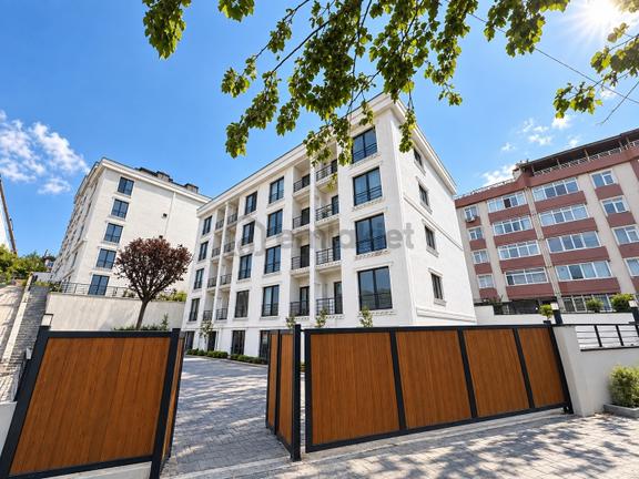Büyükçekmece Fatih Mahallesi Site İçinde Bahçe Katı Satılık 2+1 1