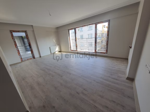 Arel'den Yeni Bina Maltepe Neyzen Teyfik Gençlik Yakını 3 Kat Ön 3+1 1