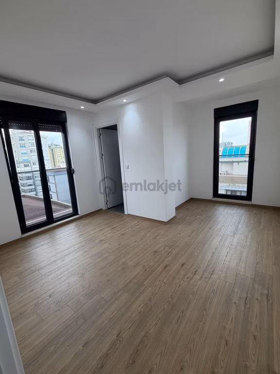 Göztepe Marmaray Yürüme Mesafesinde 3+1 Balkonlu Geniş Daire 2