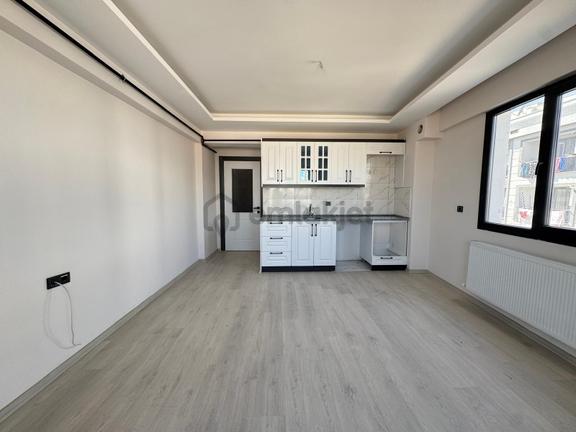 Zeki Emlak'tan Muradiye Mh. 1+1 Kapalı Otoparklı Kiralık Daire 1