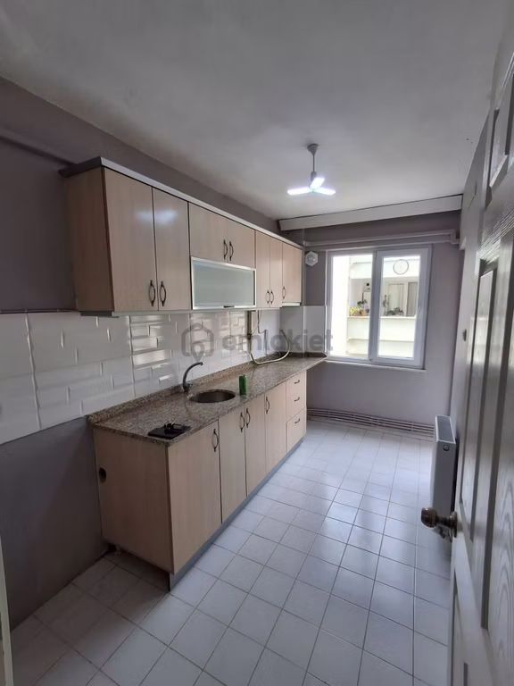 Balıkesir Edremit Cumhuriyet Mah. 2+1 Ara Kat Doğalgazlı Kiralık 2
