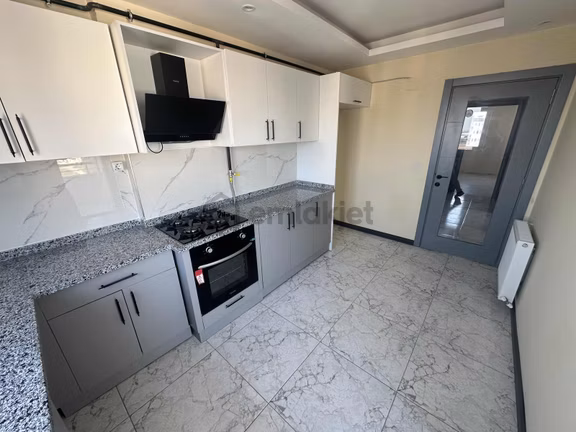 Sarıçam Belediye Arkası Cadde Üzeri Yapılı Az Katlı Satılık 2+1 1