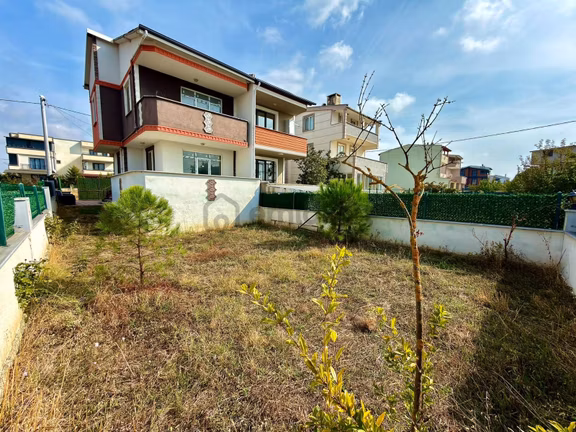 Kartallar-220m² İçerisinde Büyük Bahçeli E5e Yakın Fırsat Yazlık 2