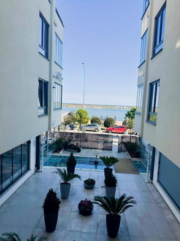 Truvadan Körfez Yat Limanı-marina Sahilde Prestijli Satılık 2+1 1