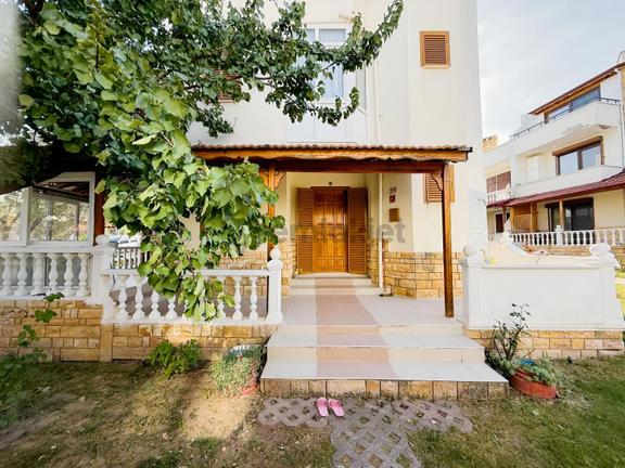 Kurallar Gayrimenkulden Denize Yürüyüş Mesafesinde Villa 1