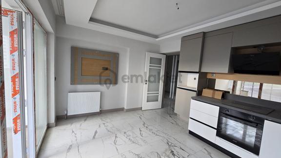 Törekent Mah.'nde Cam Balkonu Kapalı Mutfak 2+1 Kiralık Daire 1