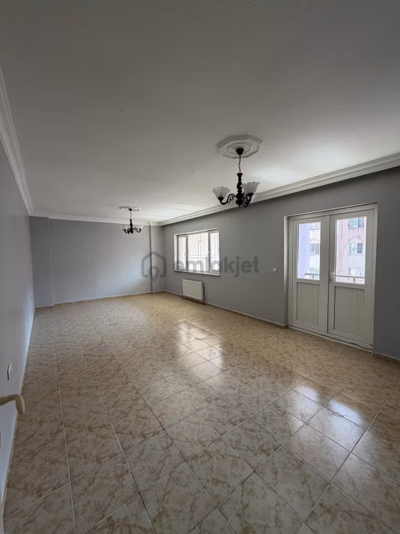 Güç Emlaktan Toki Akabede Kiralık 3+1 Daire 1