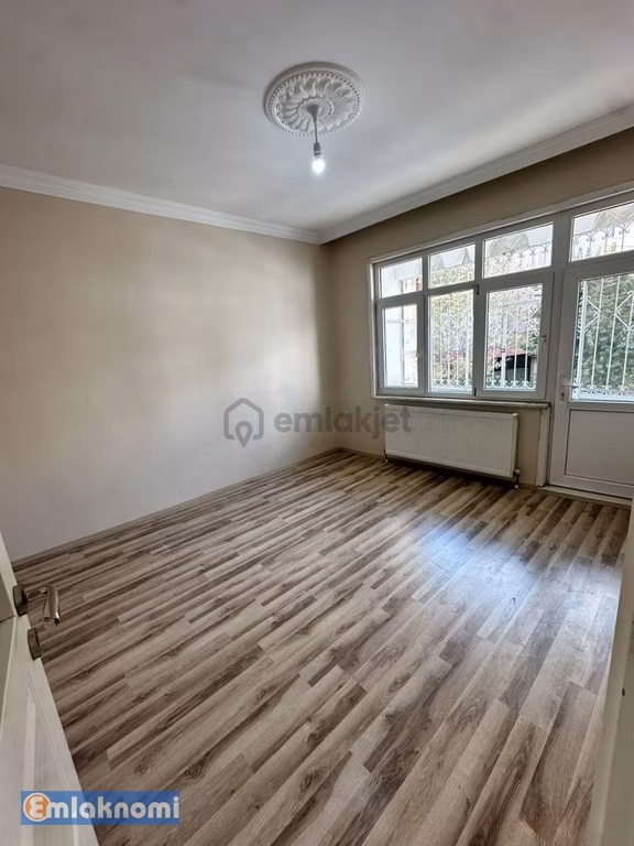 Çarşı Merkezde 3+1 Dükkan Üstü Kiralık Daire 2
