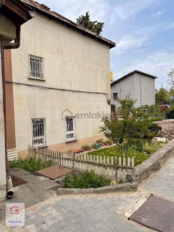 Güngör Emlak'tan Kiralık Köşe Müstakil Konut 1