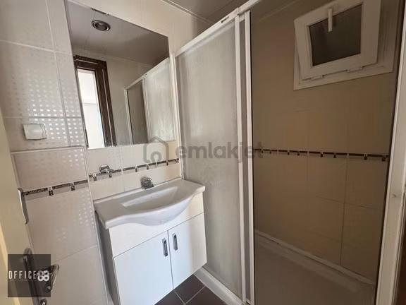 Bahçelievler Katlı Pazaryeri Yanı Geniş Ferah Kiralık Daireler 2
