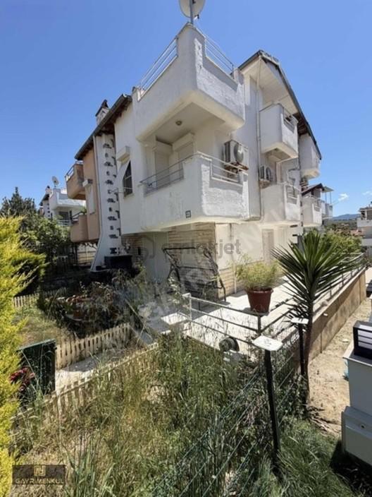 Kuşadası Altın Şehir Sitesi'nde 5+1 Bahçeli Villa 1