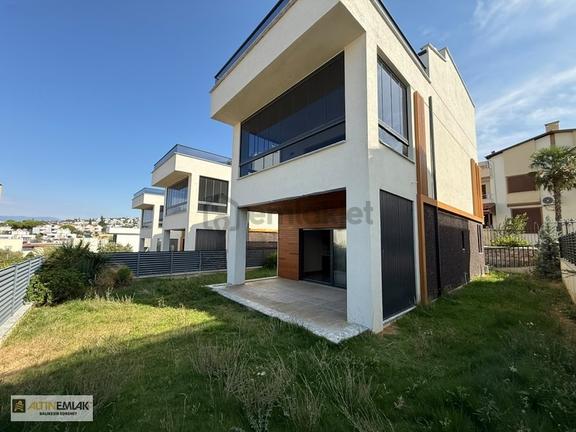 Altın Emlak-denize 130mt Mesafede Full Deniz Manzaralı 4+1villa 1
