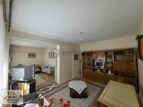 Öz İtimat Emlak // Büyük Otel Arkası Kiralık 3+1 Eşyalı Daire 1