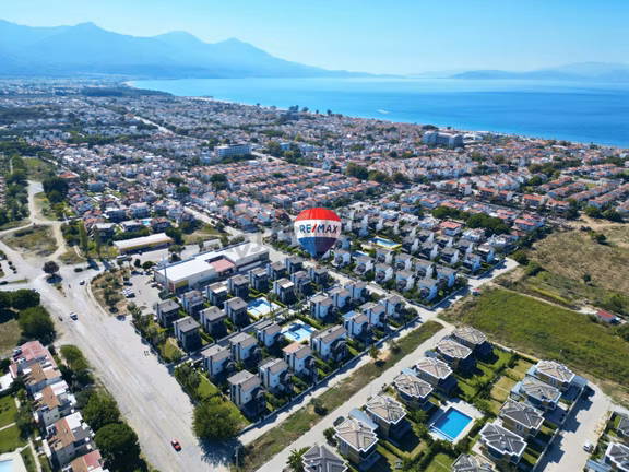 Kuşadası Davutlar Ege Birlik Deluxe Sitesi'nde Denize Yakın Havuzlu 4+1 Villa 1