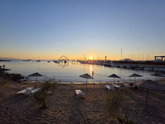 Denize Sıfır Marinanin Karsisinda Villa Barbaros Sitesi Turgutr 1