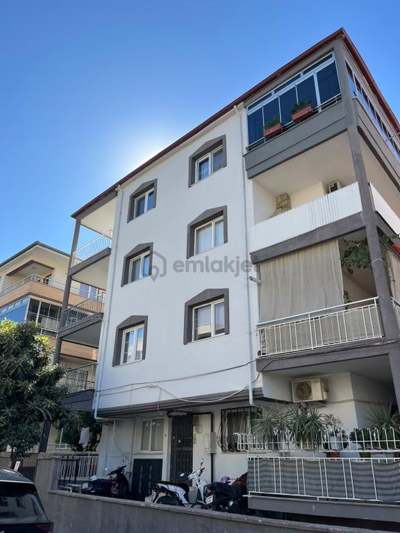 Selçuk Atatürk Mahallesi'nde Geniş Balkonlu Kiralık 3+1 Daire 1