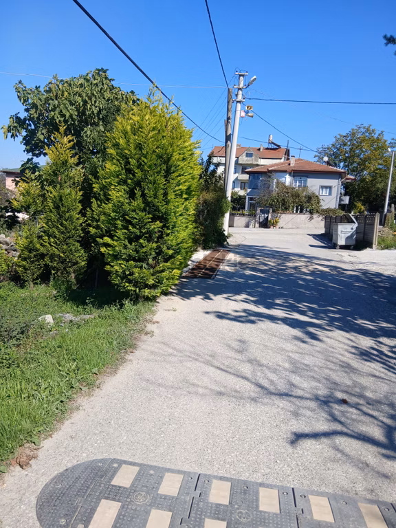 Sapanca Uzunkun Köy İci Göle 300 Metre Medafede İçinde Mustakil Ev Olan 248.m² Yer Satılık 1