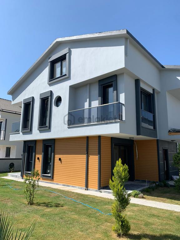 Didim Havuzlu Sitede Satılık 3+1 Villa 1