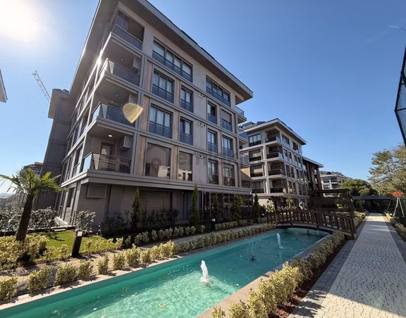 Remax Anı 'dan Çengelköy Vera Sitesi 'nde 4+1 Çatı Dubleksi 1