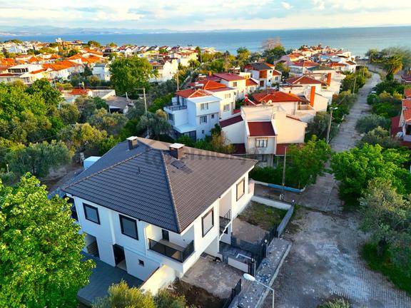 Müstakil Tadında Denize 100 Metre 2+1 Daire 1