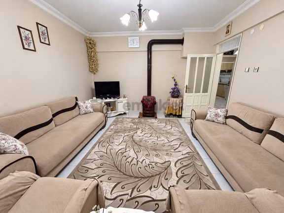 Bergama Fatih Mah. Korkmaz Sitesinde Eşyalı Satılık 3+1 Daire 1