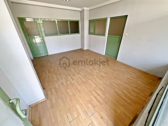 Basınevleri Göbek'te 65 M² Otobüs Durağı Yakını Kiralık Dükkan 1