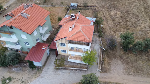 Eşme Kemer Satılık Bahçeli 2 Katlı Müstakil Ev 1