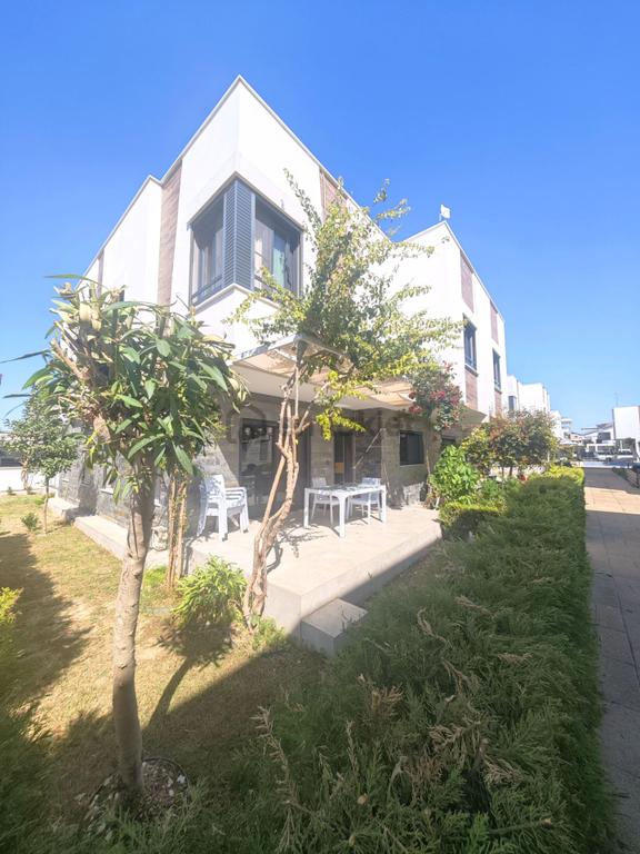 Didim Efeler Mahallesi'nde Havuzlu 3+1 Eşyalı Villa 1