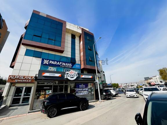Alpaslanlar İş Merkezinde 380 M2 Teraslı Lüks Ofis 1