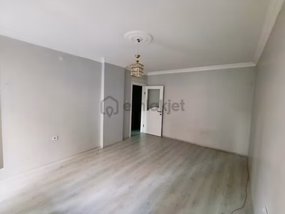 Dikkaldırım'da Kiralık 2+1 İçi Bakımlı Daire 2
