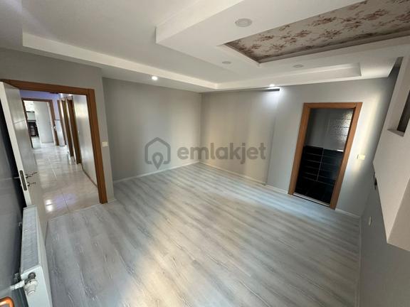 Adana Yüreğirde E5 Yakın Konumda Optimuma Yakın Konumdsinanpaşa'da Geniş Balkonlu Kiralık 3+1 Daire 2