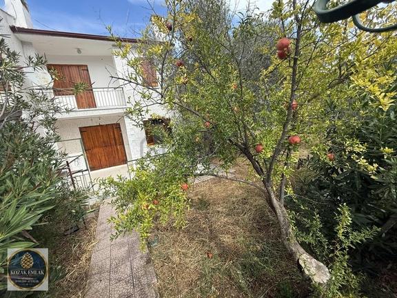 Ayvalık Sahilkentte Kiralık Isınması Mevcut Bahçeli Villa 1