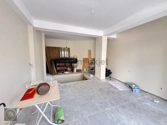 F-l Emlaktan Esatpaşa İşlek Cadde Üzeri 40 M2 Yüksek Giriş 2